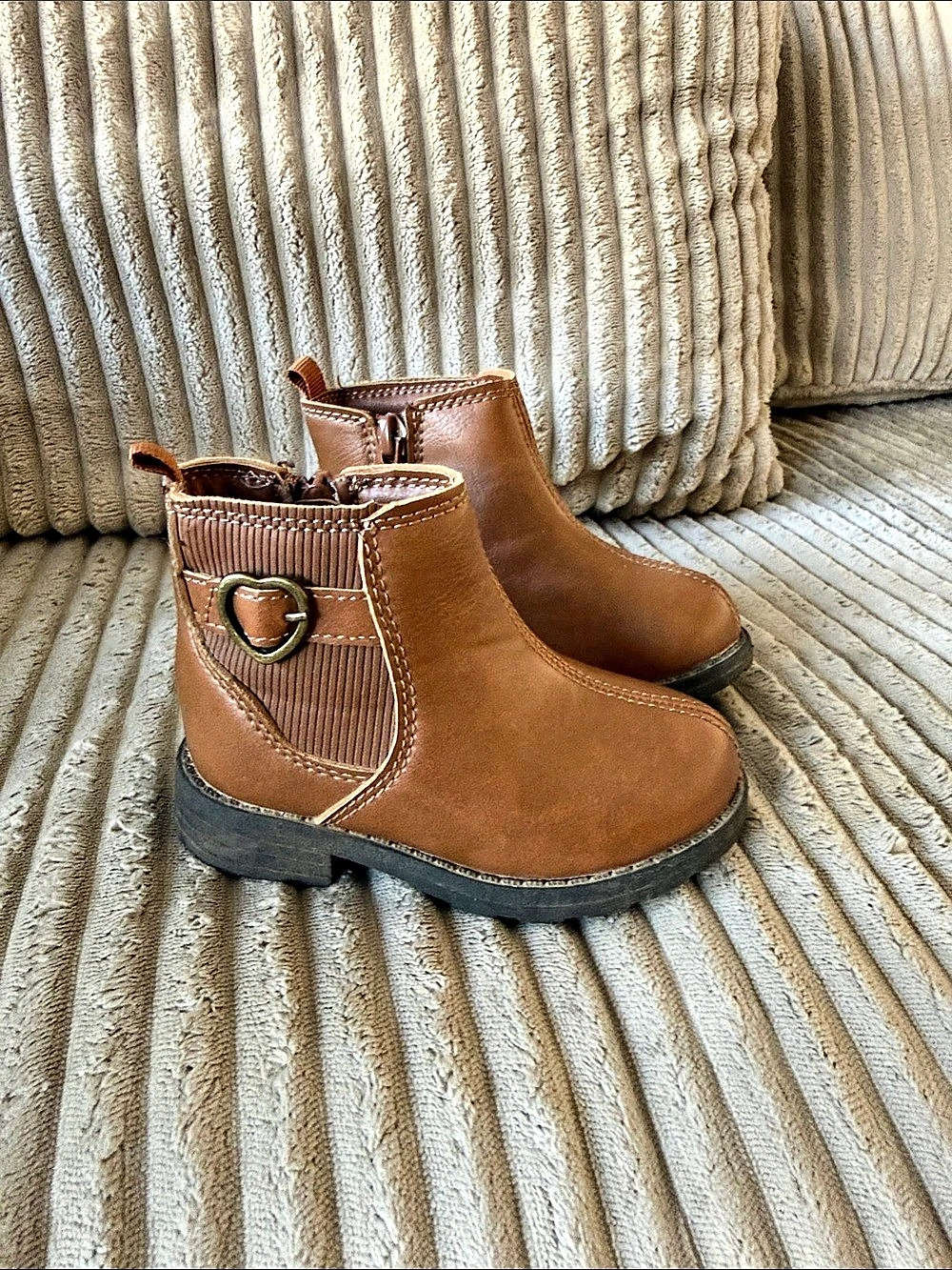 Carter's Toddler Heart Buckle Boots Brown Like New size 5